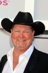 Tracy Lawrence headshot